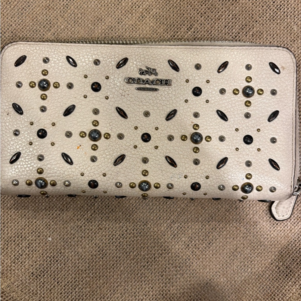 Coach Studded Rivets Accordion Zip Wallet – Chalk / Brass & Gunmetal